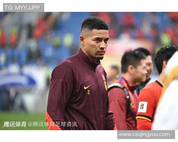 哪位足球明星在场上专注表现与场外魅力兼具令人心动的魅力之选